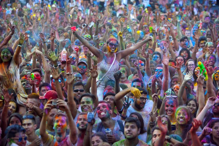 Lluvia de colores en Lavapiés con el ‘Monsoon Holi Madrid 2017’