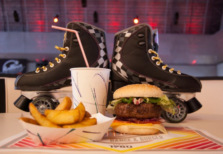 Hamburguesería… con música… y una pista de patinaje ¡en pleno Madrid!