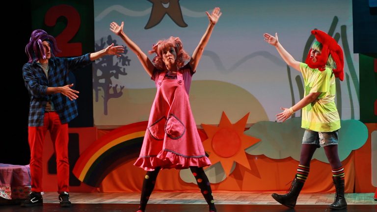 El Teatro Fígaro canta y baila en inglés