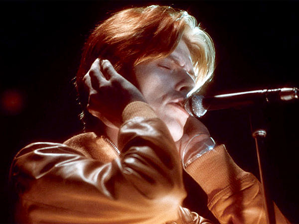 ¿Y si fuera posible volver a disfrutar de David Bowie en directo?