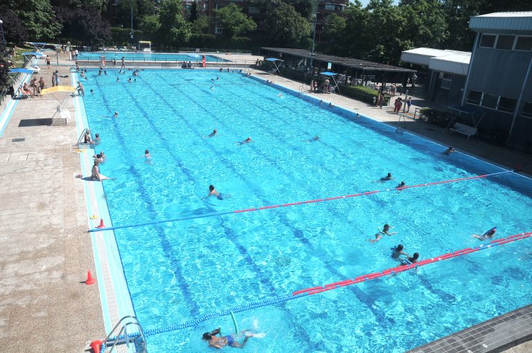 Las piscinas de Madrid, el mejor arma para combatir el calor