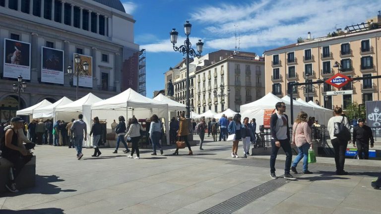 ‘Madrid Crea’ y la mejor artesanía viven el puente en Ópera