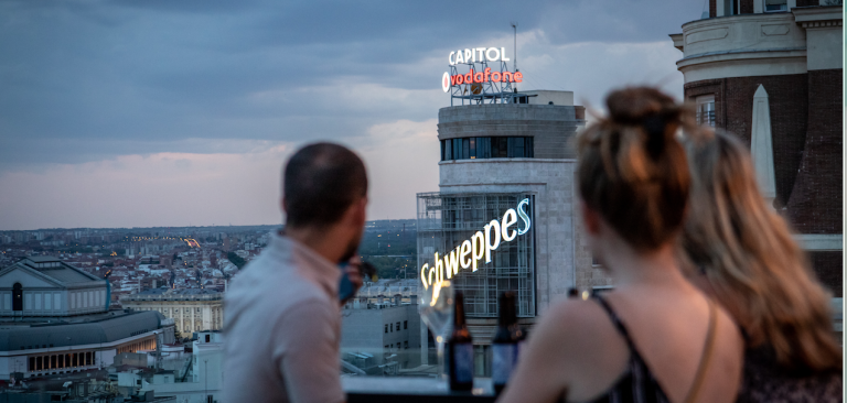 ELLA SKY BAR MADRID,  REVIVE EL GLAMOUR MÁS “CANALLA”